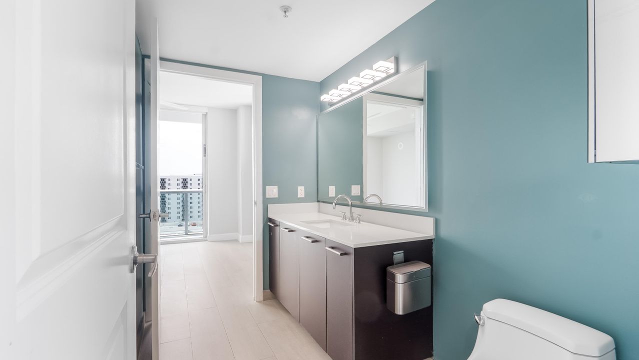 For Sale: $390,000 (1 beds, 1 baths, 693 Square Feet)