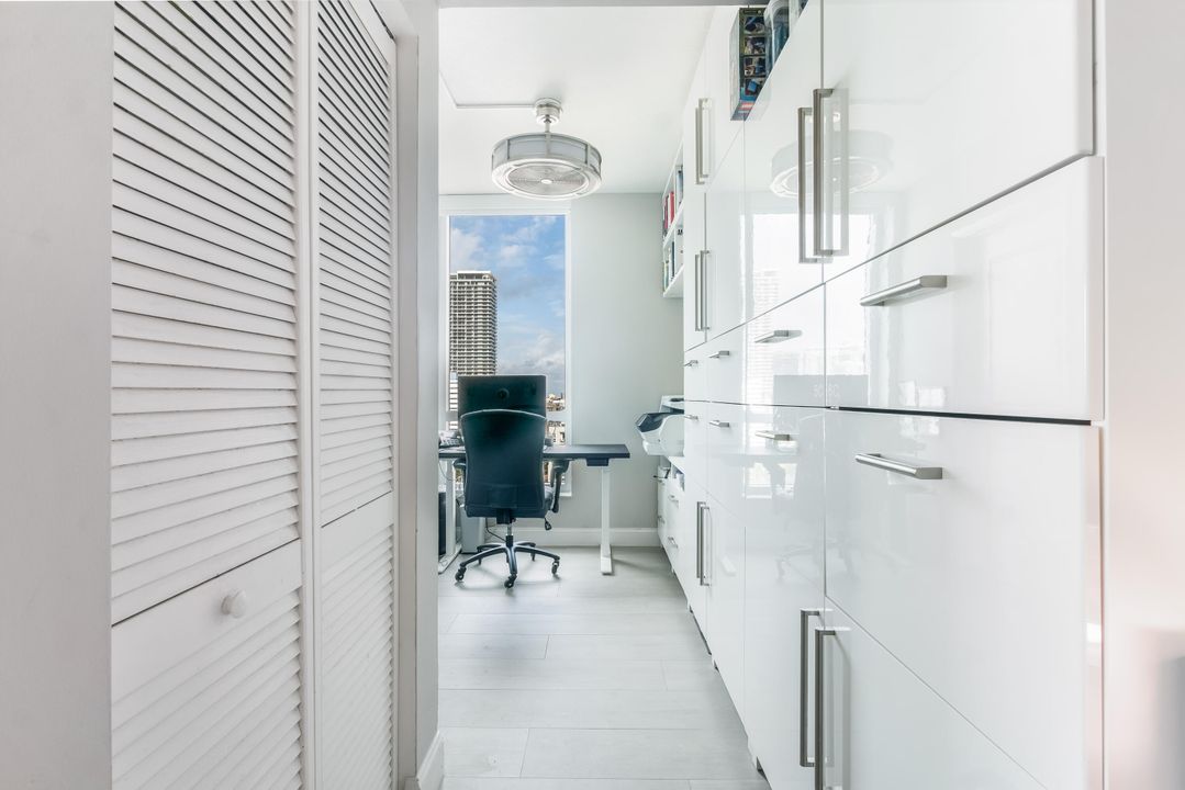 For Sale: $390,000 (1 beds, 1 baths, 693 Square Feet)