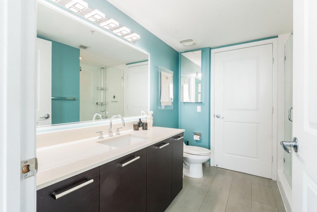 For Sale: $390,000 (1 beds, 1 baths, 693 Square Feet)