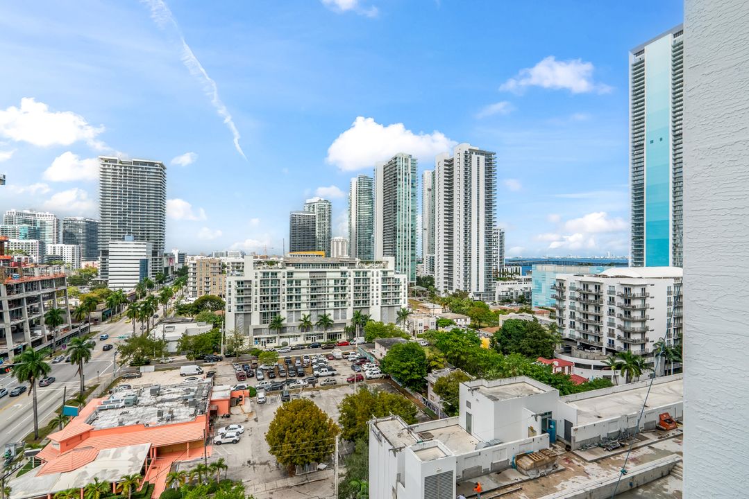 For Sale: $390,000 (1 beds, 1 baths, 693 Square Feet)