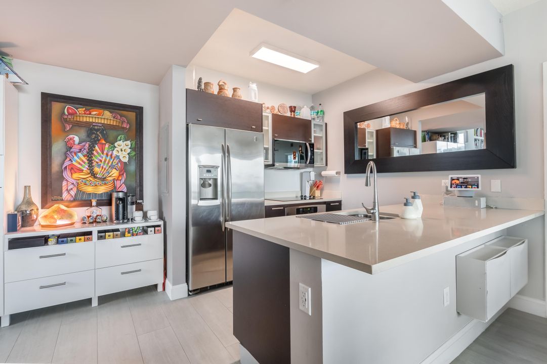 For Sale: $390,000 (1 beds, 1 baths, 693 Square Feet)