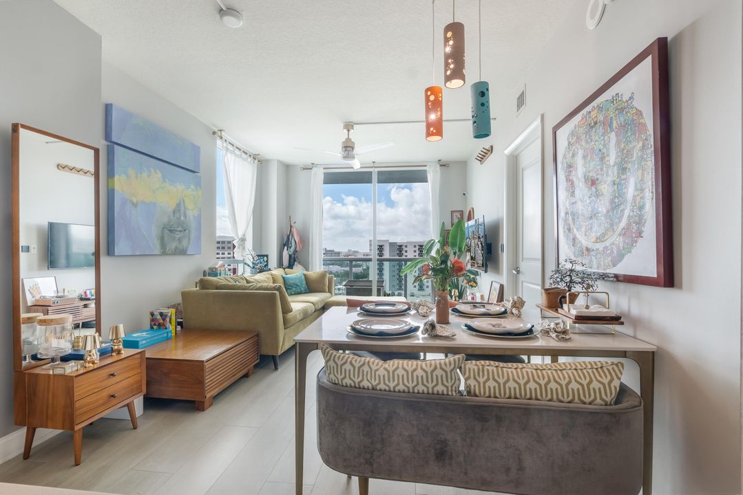 For Sale: $390,000 (1 beds, 1 baths, 693 Square Feet)