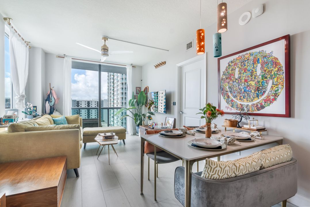 For Sale: $390,000 (1 beds, 1 baths, 693 Square Feet)