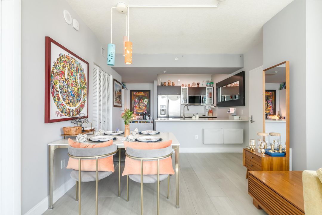 For Sale: $390,000 (1 beds, 1 baths, 693 Square Feet)