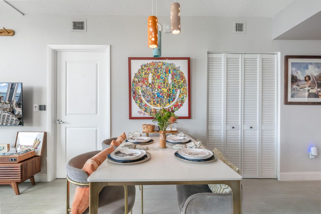 For Sale: $390,000 (1 beds, 1 baths, 693 Square Feet)