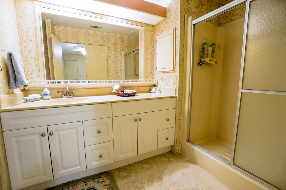 合同活跃: $100,000 (2 贝兹, 2 浴室, 1014 平方英尺)