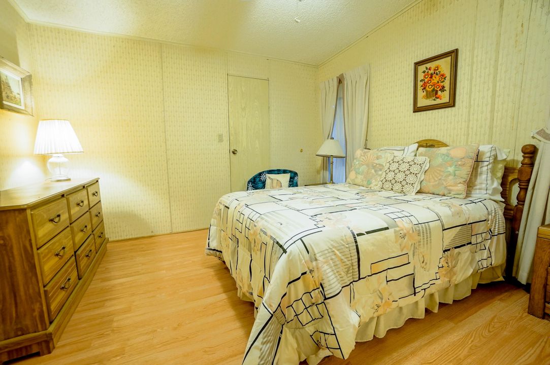 合同活跃: $100,000 (2 贝兹, 2 浴室, 1014 平方英尺)