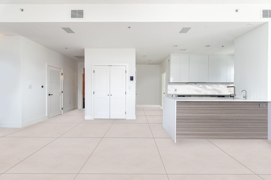 合同活跃: $2,800 (1 贝兹, 1 浴室, 1078 平方英尺)