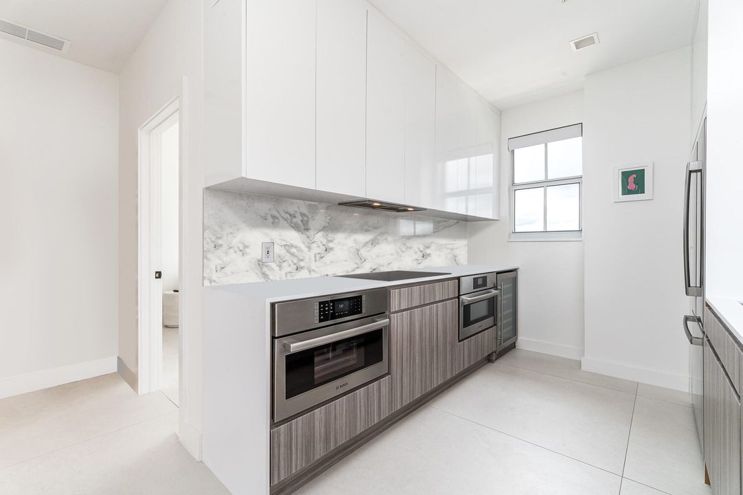 合同活跃: $2,800 (1 贝兹, 1 浴室, 1078 平方英尺)