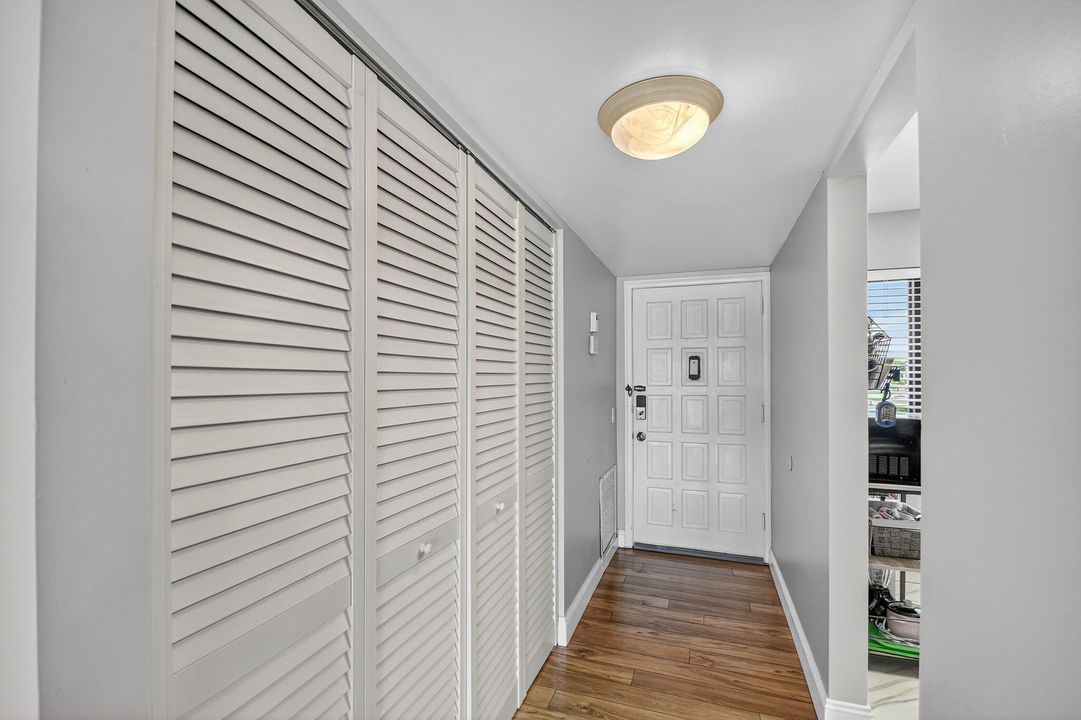 Active With Contract: $165,000 (1 beds, 1 baths, 716 Square Feet)