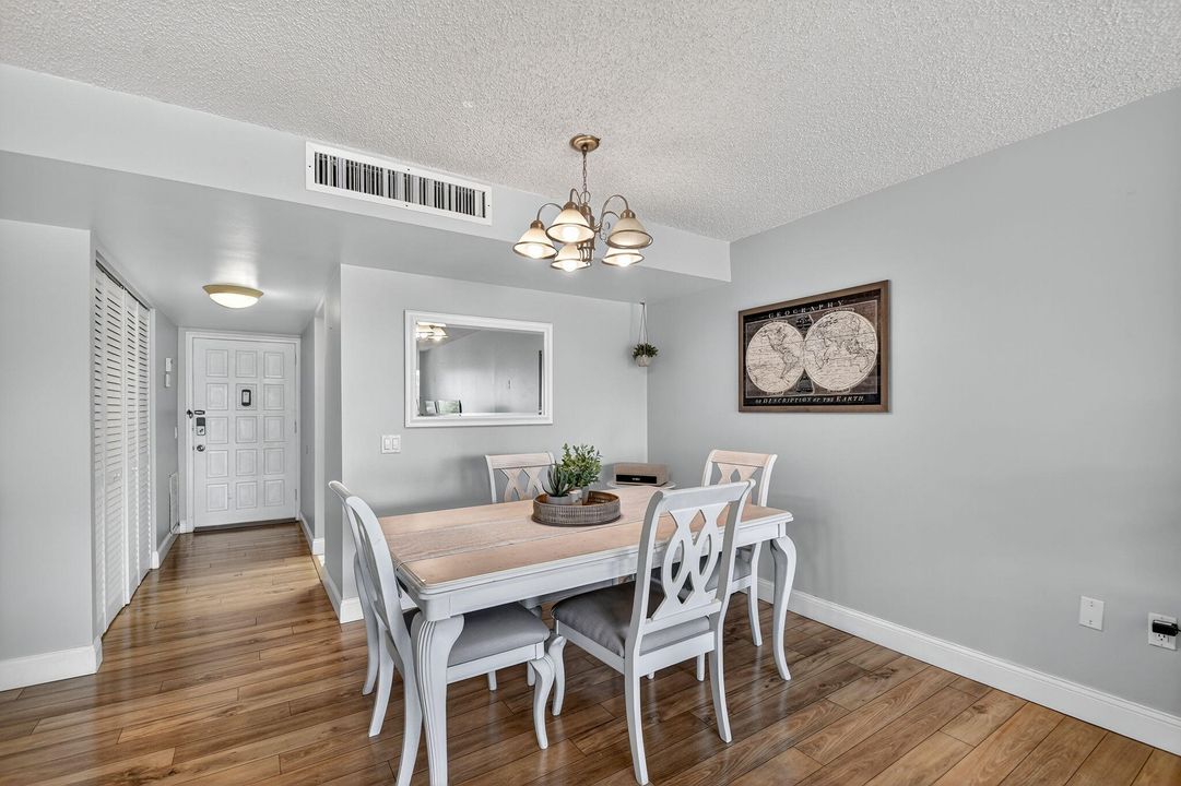 Active With Contract: $165,000 (1 beds, 1 baths, 716 Square Feet)