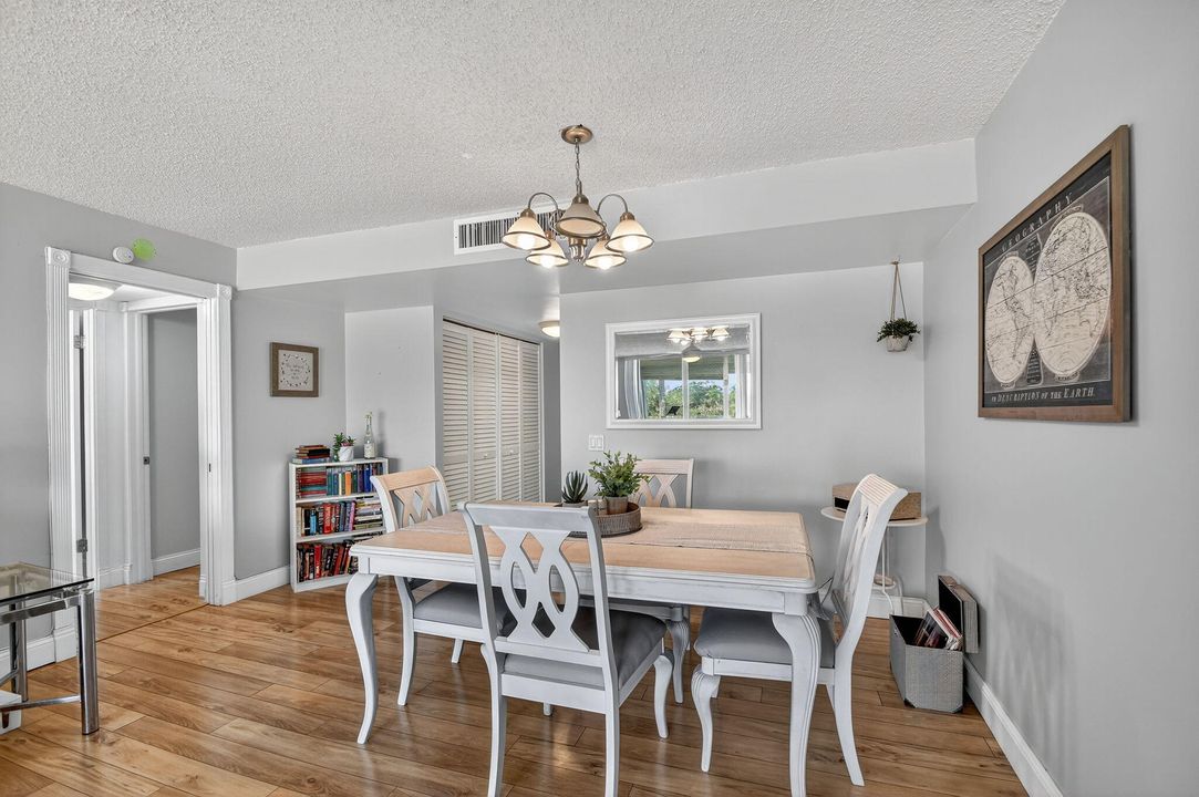 Active With Contract: $165,000 (1 beds, 1 baths, 716 Square Feet)