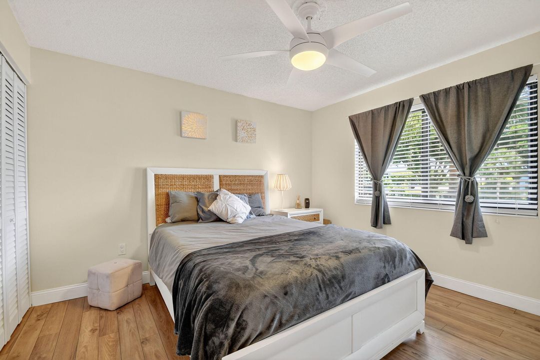 Active With Contract: $165,000 (1 beds, 1 baths, 716 Square Feet)