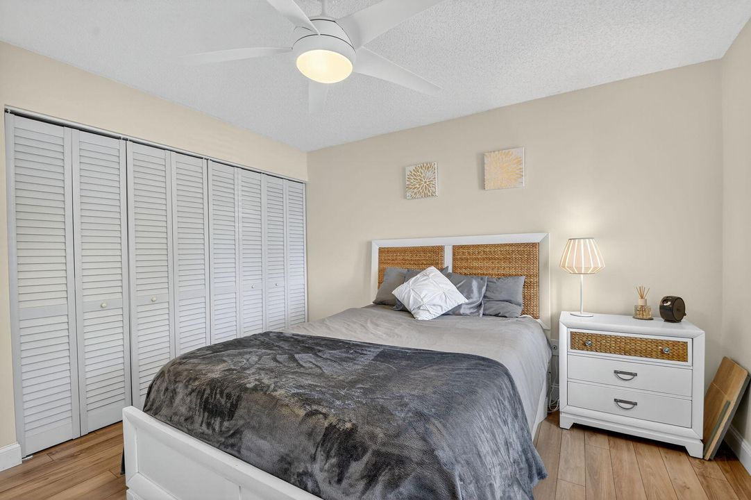 Active With Contract: $165,000 (1 beds, 1 baths, 716 Square Feet)