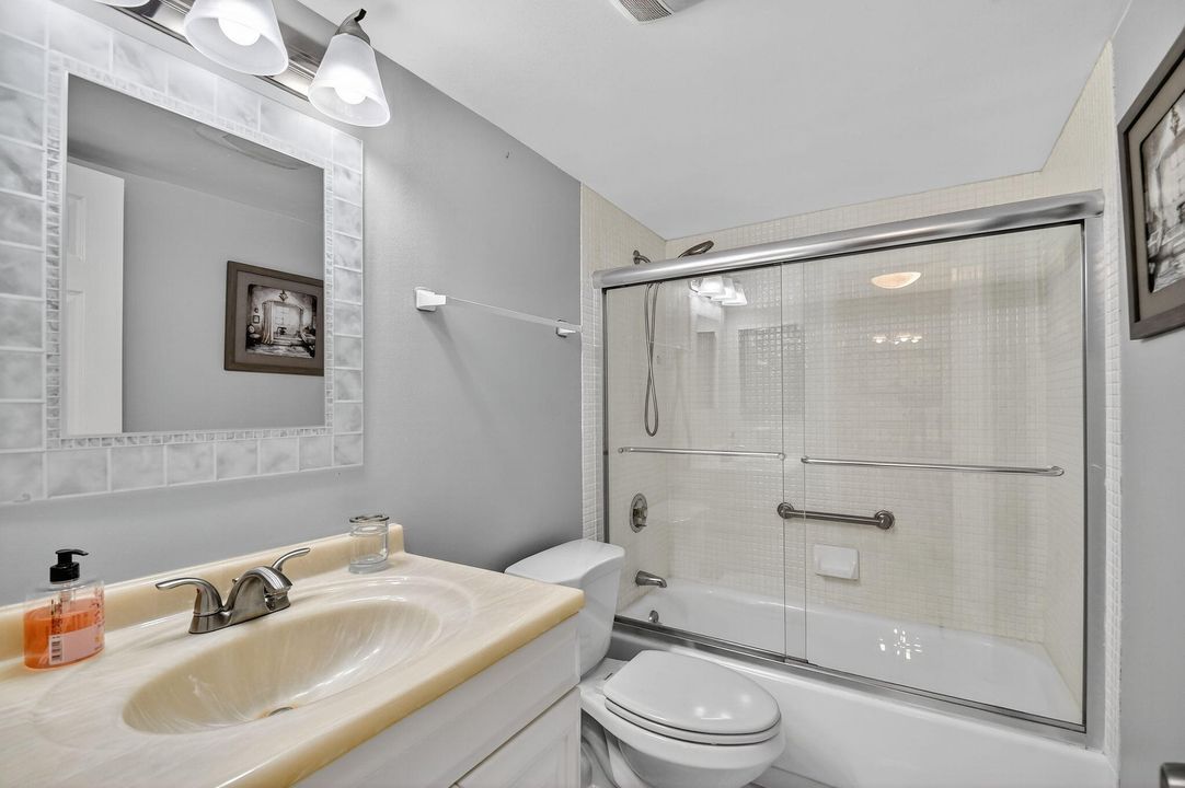 Active With Contract: $165,000 (1 beds, 1 baths, 716 Square Feet)