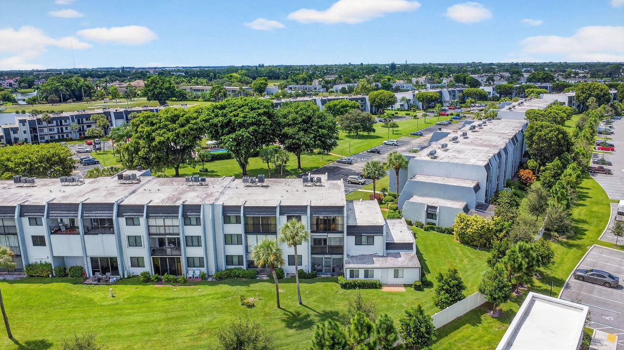 Active With Contract: $165,000 (1 beds, 1 baths, 716 Square Feet)