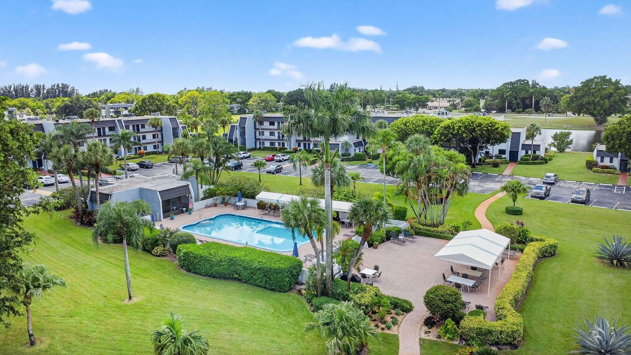 Active With Contract: $165,000 (1 beds, 1 baths, 716 Square Feet)