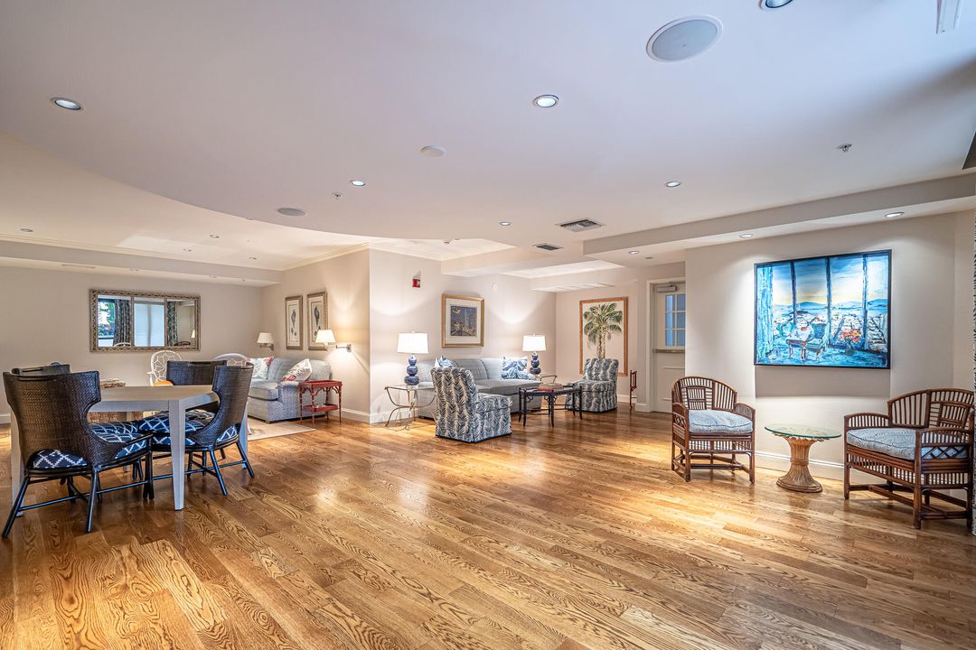 合同活跃: $1,270,000 (2 贝兹, 2 浴室, 1475 平方英尺)