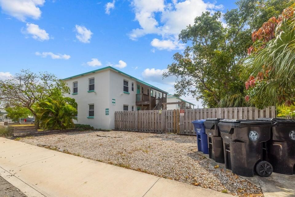 合同活跃: $1,699,000 (0 贝兹, 0 浴室, 4592 平方英尺)