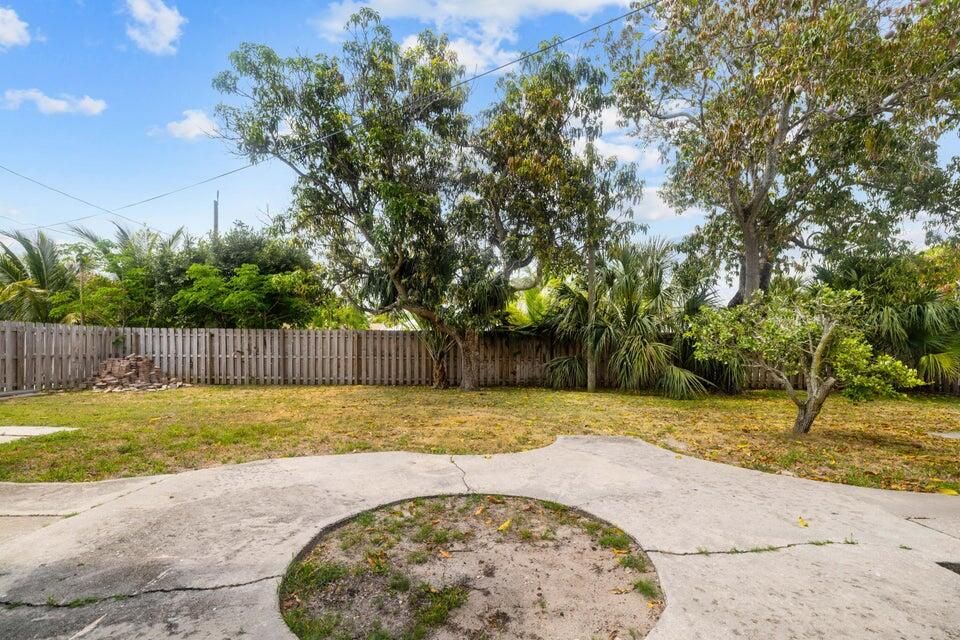 合同活跃: $1,699,000 (0 贝兹, 0 浴室, 4592 平方英尺)