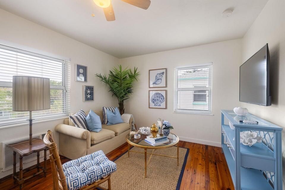 合同活跃: $1,699,000 (0 贝兹, 0 浴室, 4592 平方英尺)