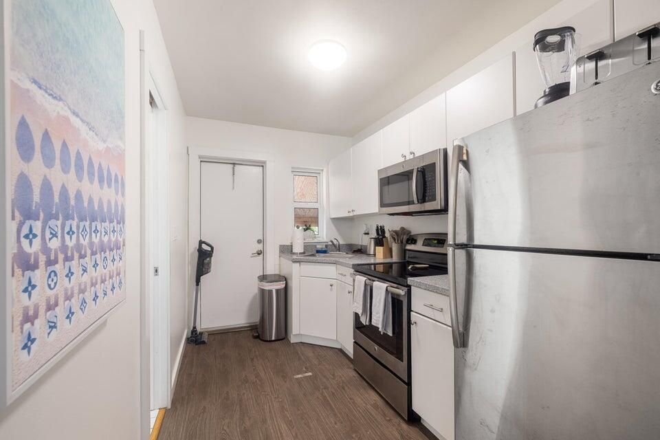 合同活跃: $1,699,000 (0 贝兹, 0 浴室, 4592 平方英尺)