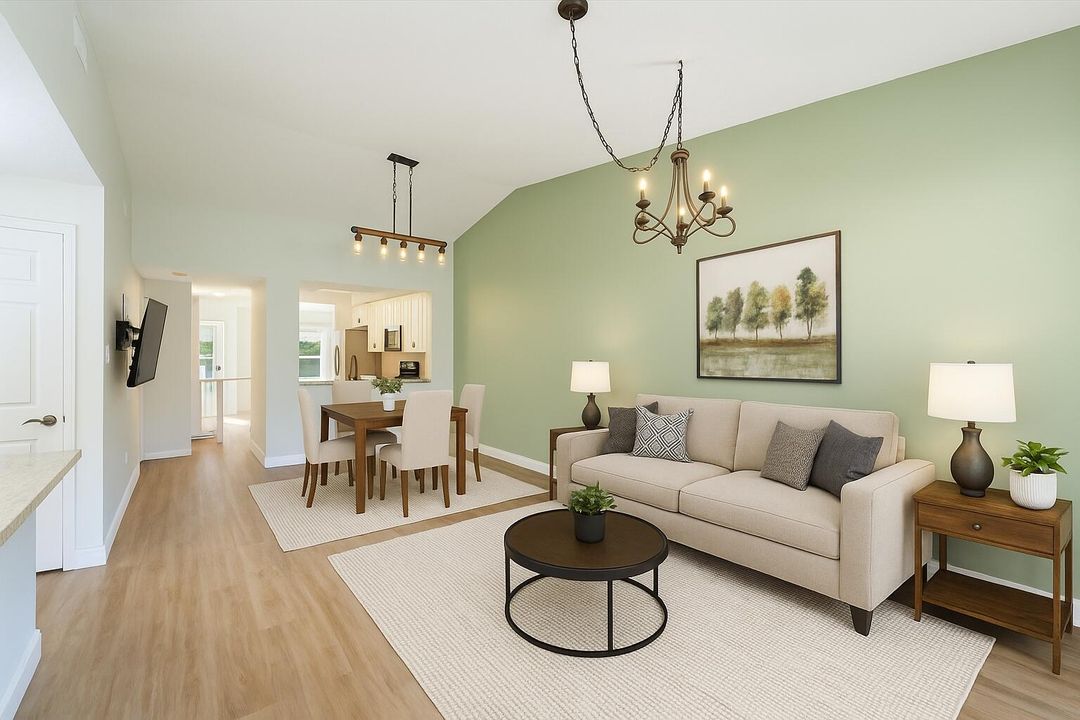 合同活跃: $2,100 (2 贝兹, 2 浴室, 863 平方英尺)