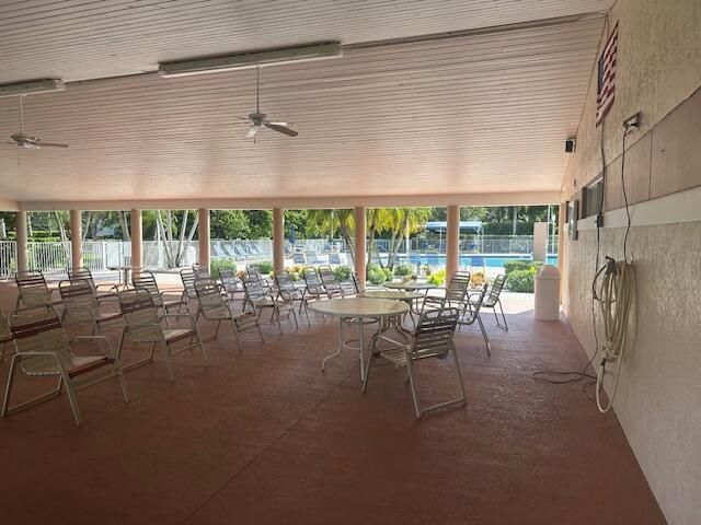 Под контрактом: $112,500 (2 спален, 2 ванн, 1215 Квадратных фут)