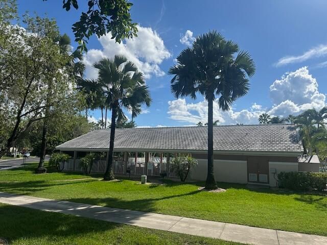 Под контрактом: $112,500 (2 спален, 2 ванн, 1215 Квадратных фут)