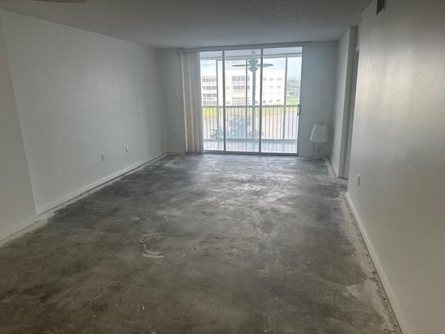 Под контрактом: $112,500 (2 спален, 2 ванн, 1215 Квадратных фут)