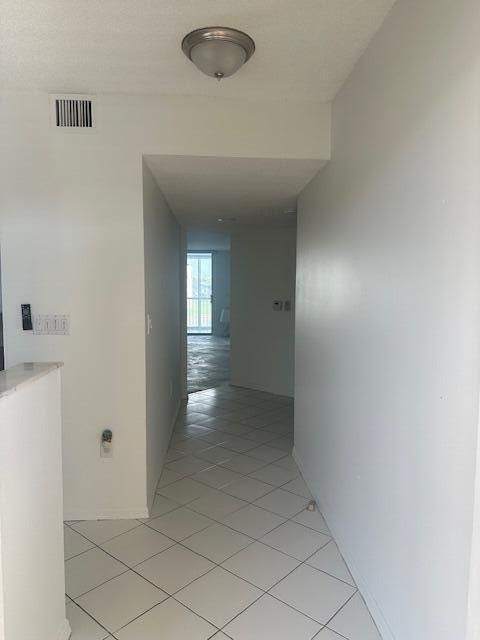 Под контрактом: $112,500 (2 спален, 2 ванн, 1215 Квадратных фут)