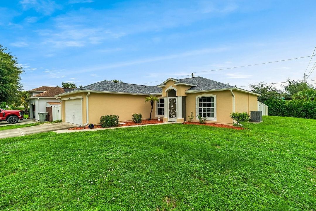 Activo con contrato: $319,900 (3 camas, 2 baños, 1438 Pies cuadrados)