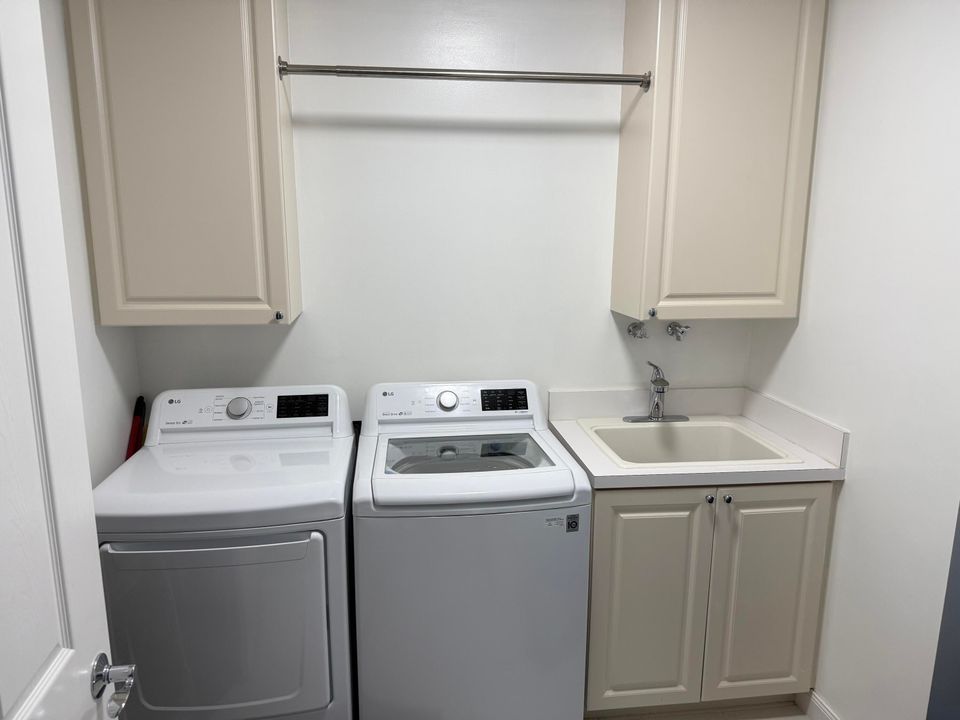 For Sale: $420,000 (2 beds, 2 baths, 1989 Square Feet)