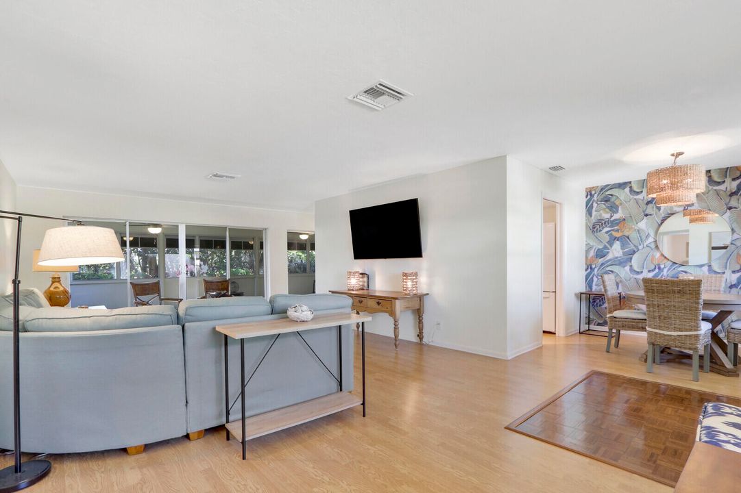 出租: $3,750 (3 贝兹, 2 浴室, 1476 平方英尺)