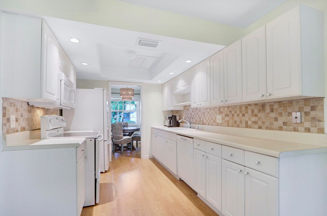 出租: $3,750 (3 贝兹, 2 浴室, 1476 平方英尺)