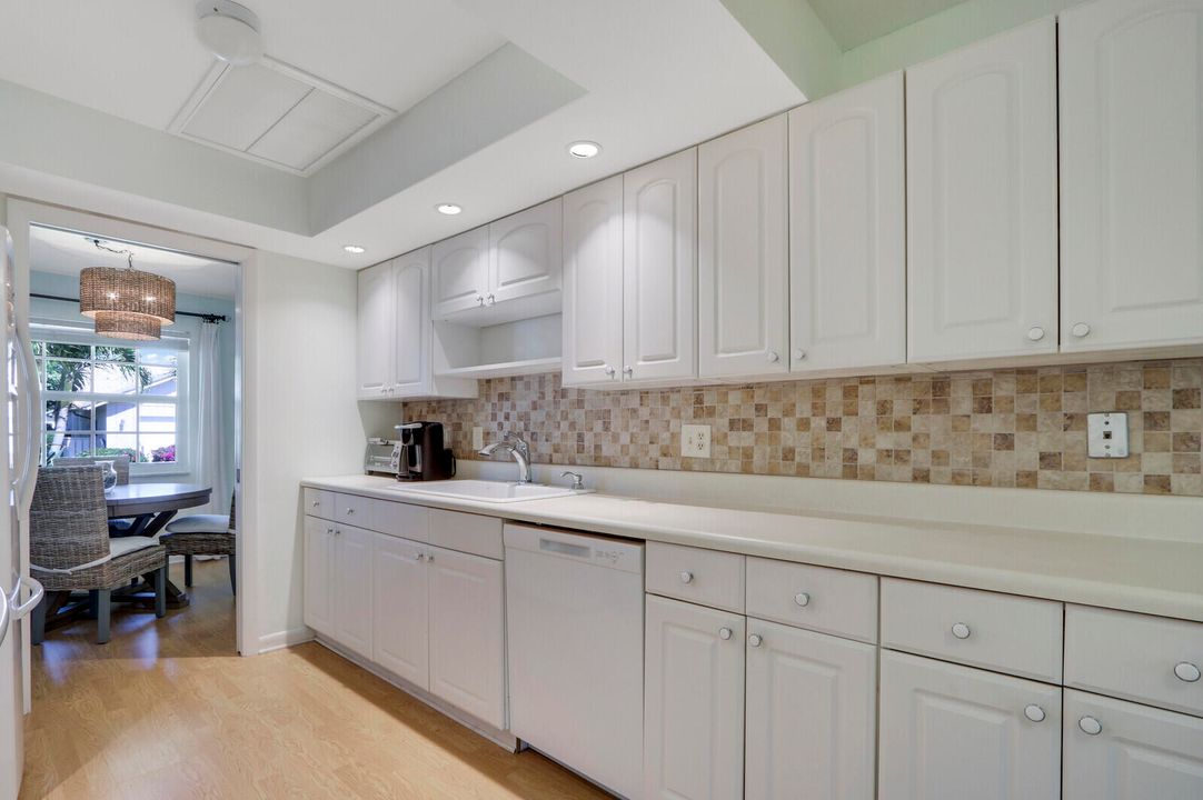 出租: $3,750 (3 贝兹, 2 浴室, 1476 平方英尺)