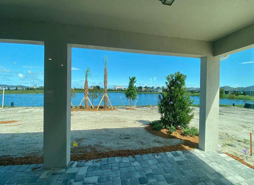 Activo con contrato: $699,510 (3 camas, 3 baños, 2266 Pies cuadrados)