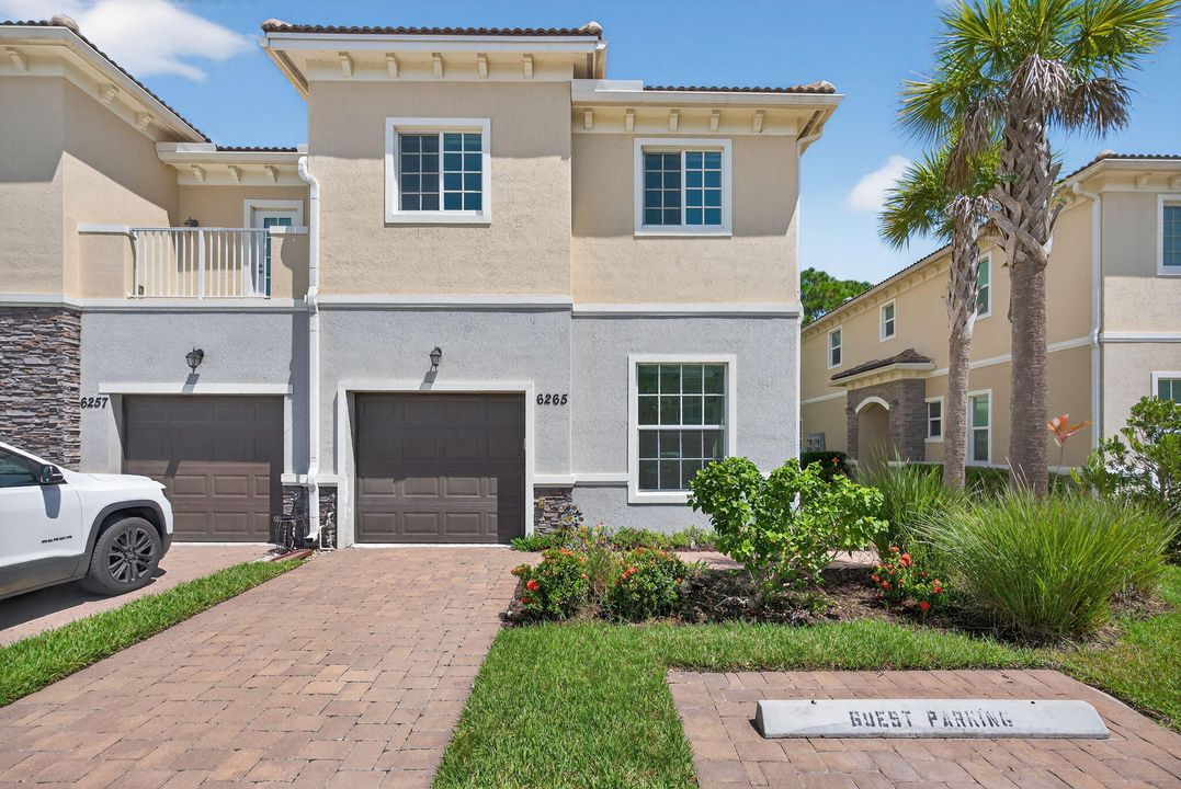 待售: $450,000 (4 贝兹, 3 浴室, 1904 平方英尺)