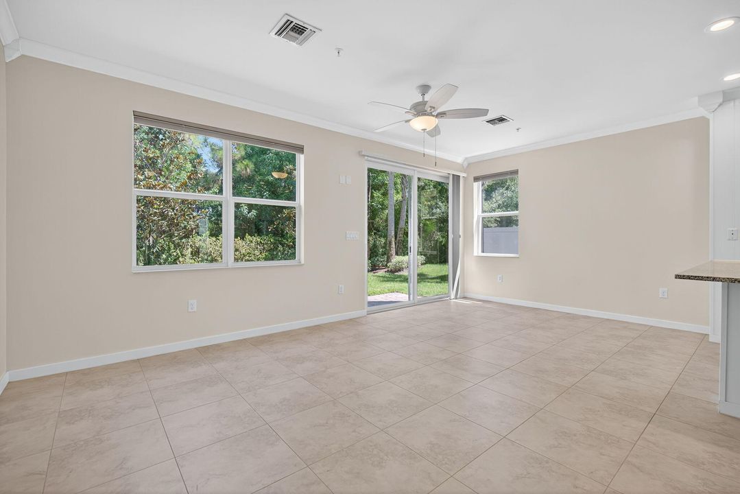 待售: $450,000 (4 贝兹, 3 浴室, 1904 平方英尺)