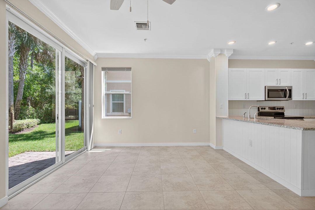 待售: $450,000 (4 贝兹, 3 浴室, 1904 平方英尺)