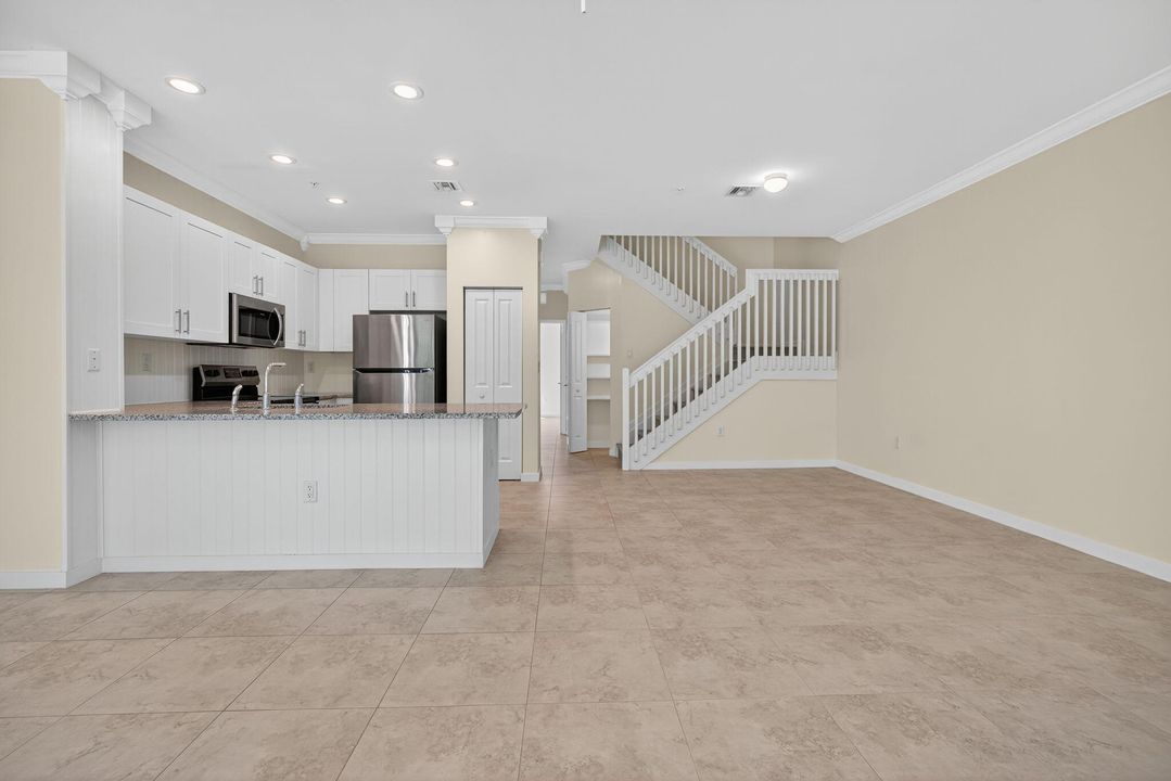 待售: $450,000 (4 贝兹, 3 浴室, 1904 平方英尺)