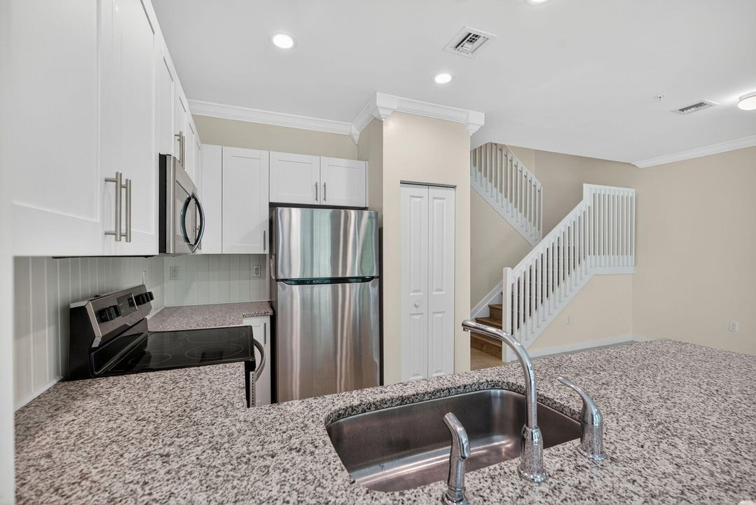 待售: $450,000 (4 贝兹, 3 浴室, 1904 平方英尺)