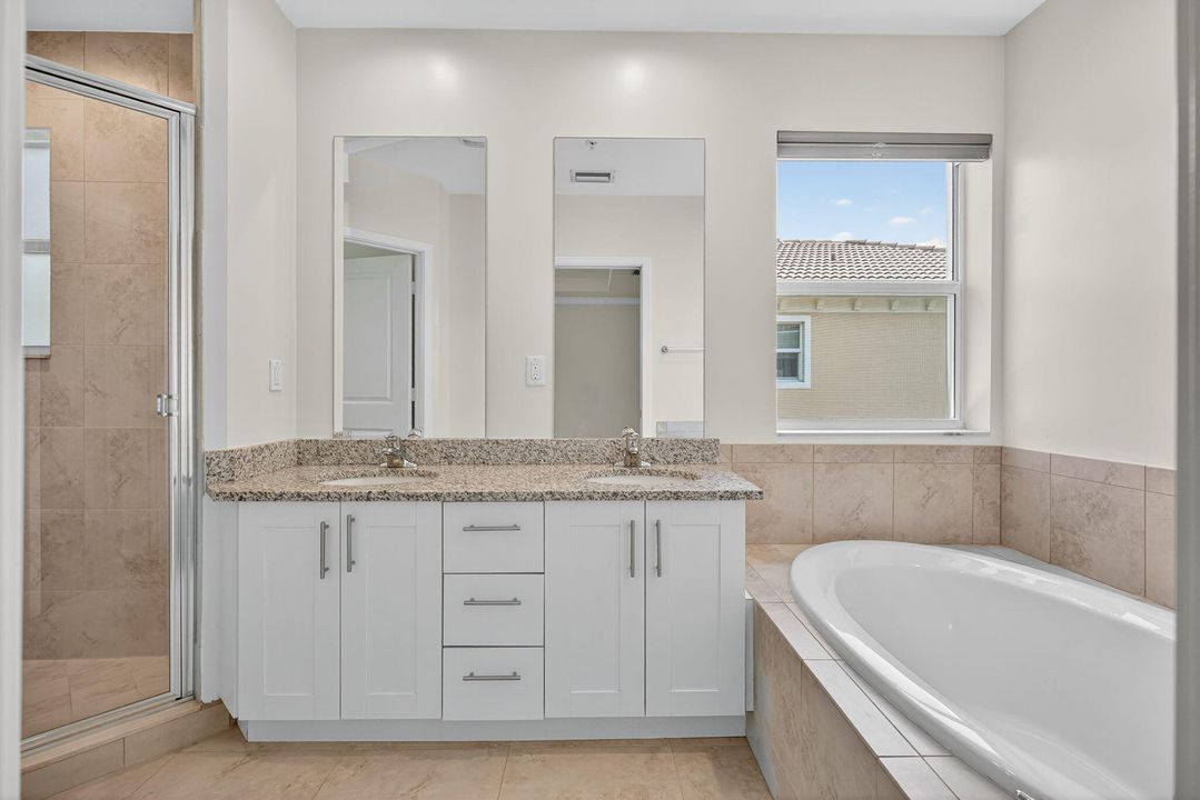 待售: $450,000 (4 贝兹, 3 浴室, 1904 平方英尺)