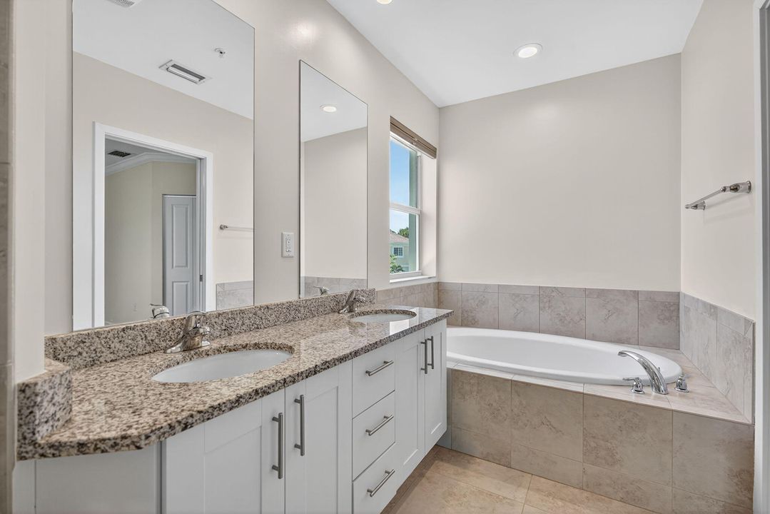 待售: $450,000 (4 贝兹, 3 浴室, 1904 平方英尺)