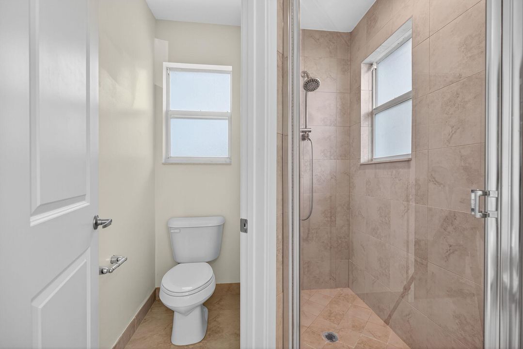 待售: $450,000 (4 贝兹, 3 浴室, 1904 平方英尺)