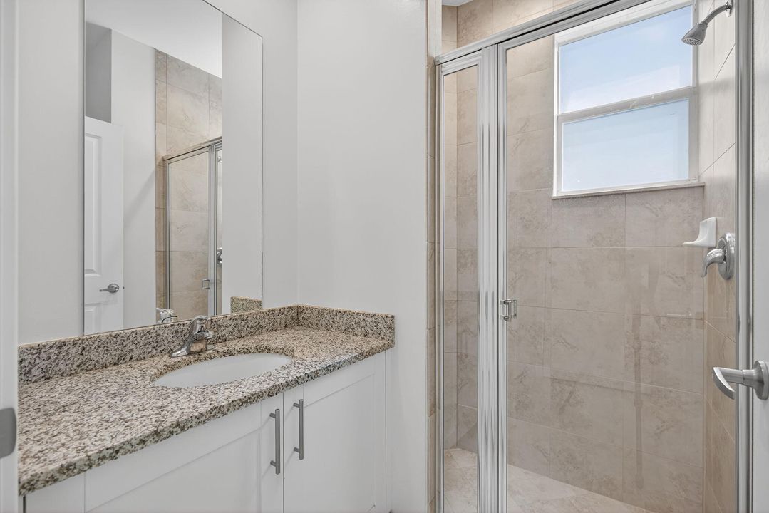 待售: $450,000 (4 贝兹, 3 浴室, 1904 平方英尺)