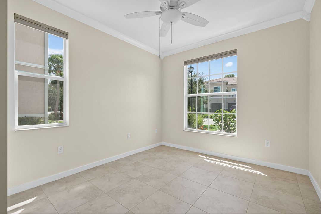 待售: $450,000 (4 贝兹, 3 浴室, 1904 平方英尺)