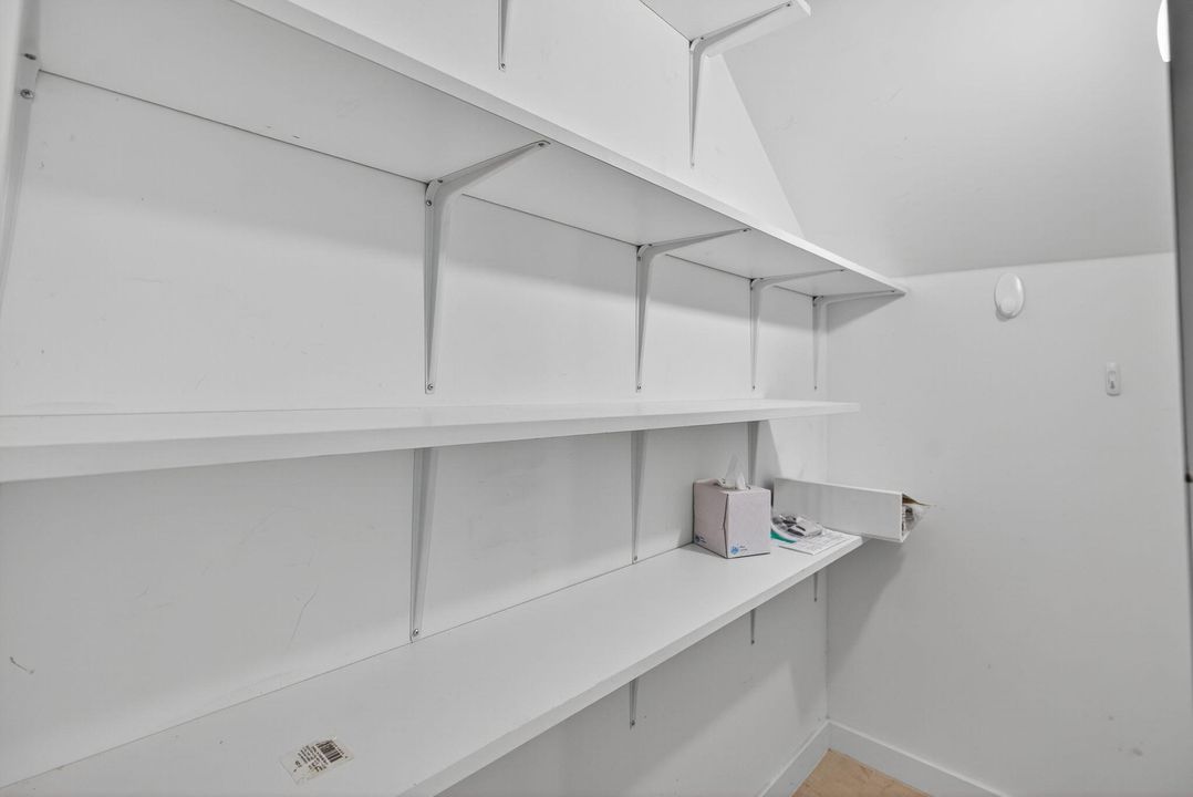 待售: $450,000 (4 贝兹, 3 浴室, 1904 平方英尺)