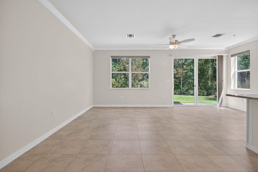 待售: $450,000 (4 贝兹, 3 浴室, 1904 平方英尺)