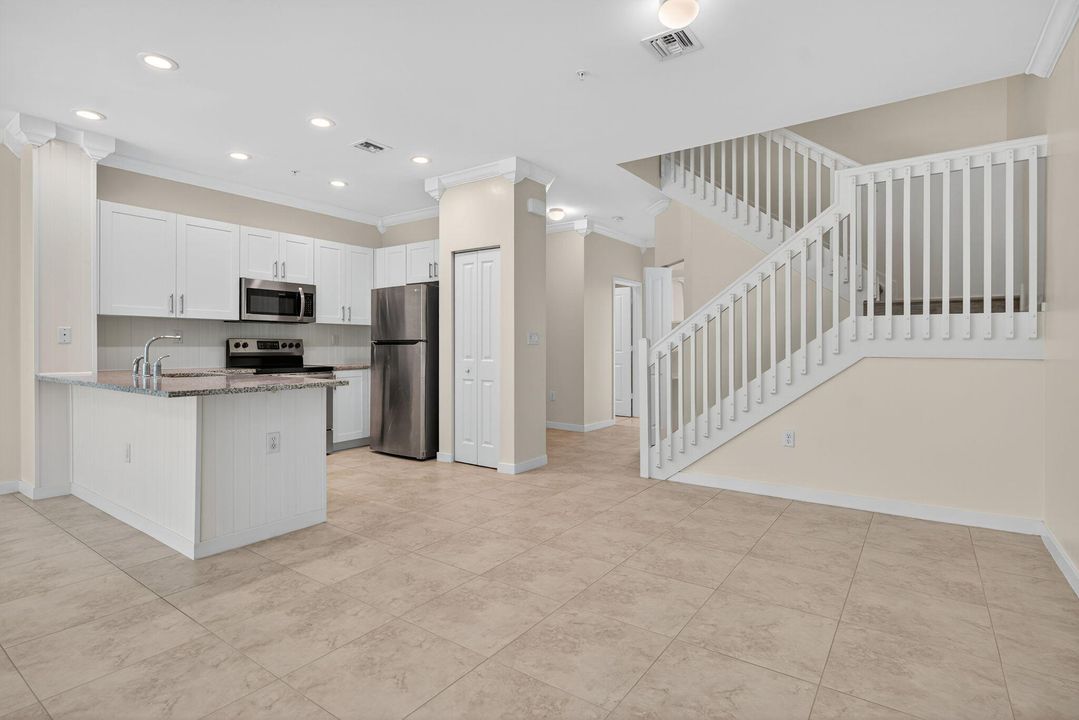 待售: $450,000 (4 贝兹, 3 浴室, 1904 平方英尺)